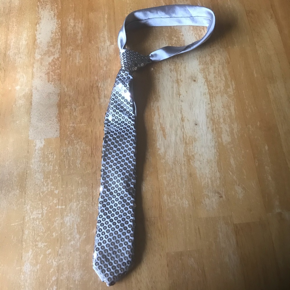 NWOT Boys dress bling gray shimmer tie, 12” neck, 15”L
